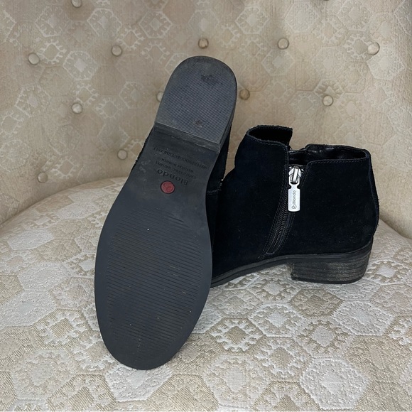 Blondo impermeable/waterproof booties. Size 8. - Picture 4 of 4